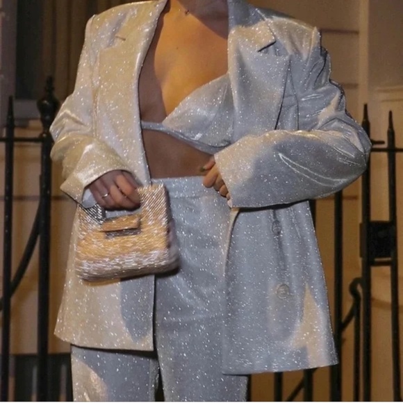 Le Lis Suit Set - Picture 4 of 15